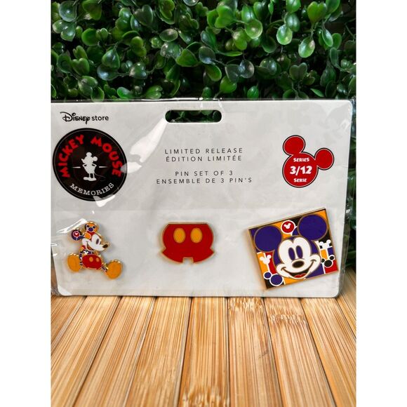 New Disney Mickey Mouse Memories MARCH 2018 Mickey 3/12 Pin Set Limited Edition - Picture 1 of 16